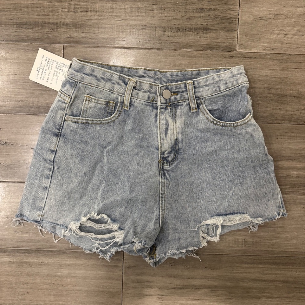 Yesstyle Heart Print Pocket Denim Shorts - Picture 8 of 9